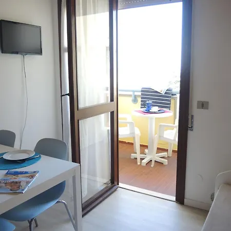 Modern Flat For 4 Guests Sea View-beahost