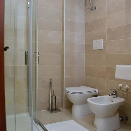 Апартаменти Modern Flat For Four Guests With Side Sea View Бібіоне